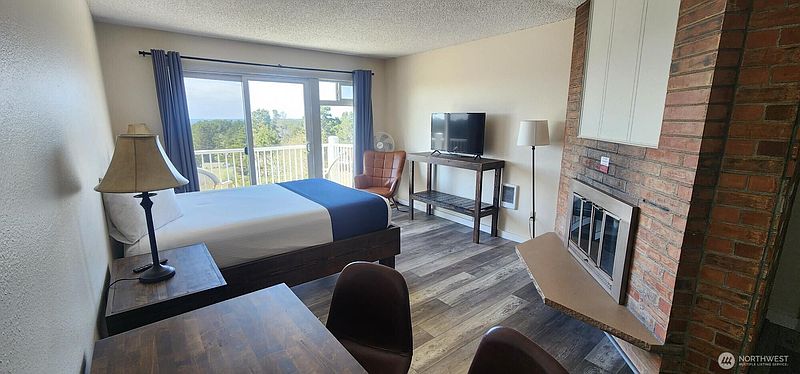 4th image of 710 S Hancock Avenue #422-23