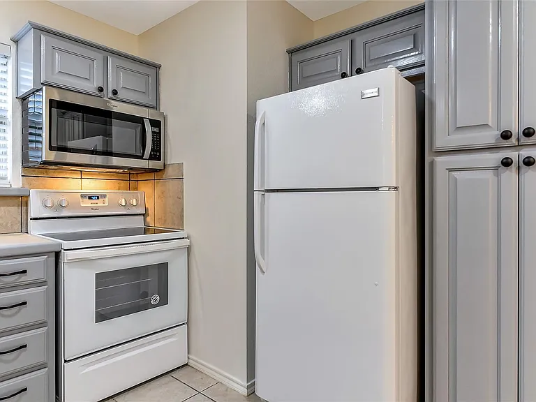 1026 W Coffin St #102 — Photo 8