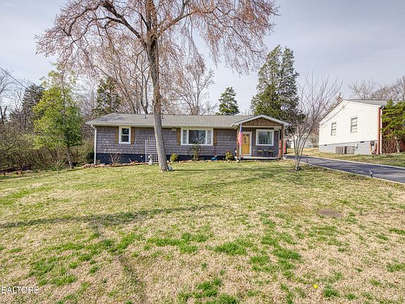 2nd image of 613 Edwards Dr