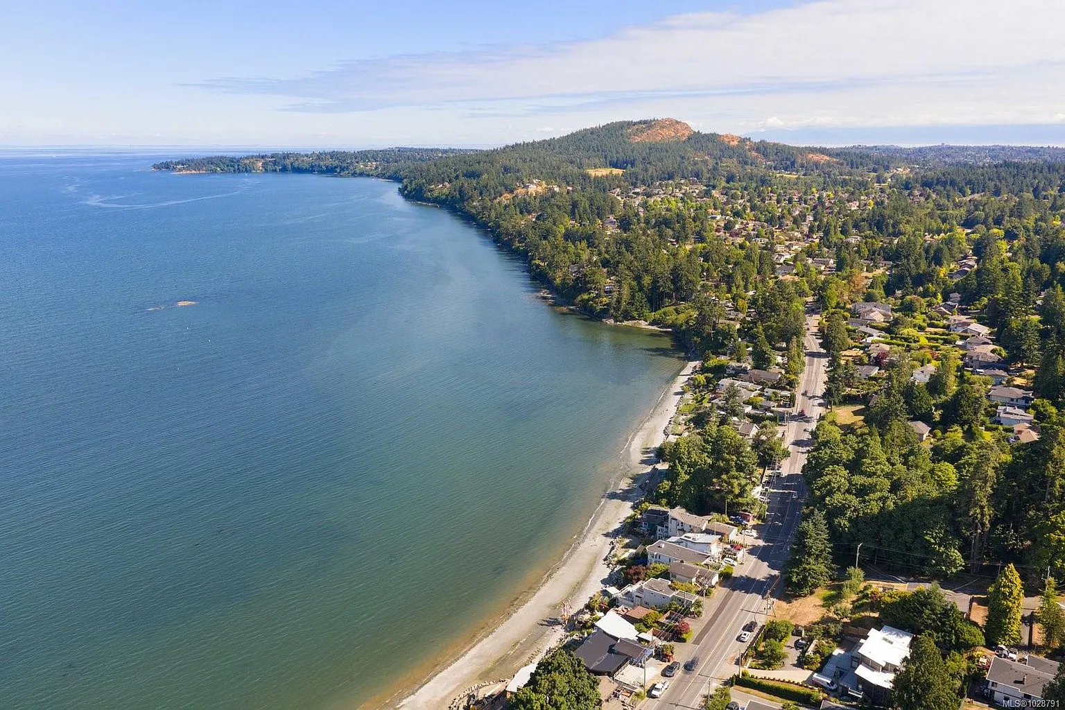 5015 Cordova Bay Rd photo 1
