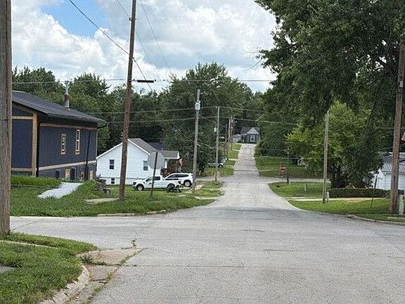 4th image of 400 S Shaw St