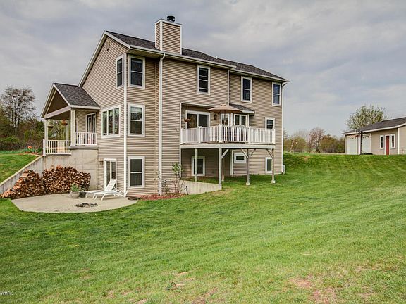 3rd image of 3021 Meadow Hills Dr