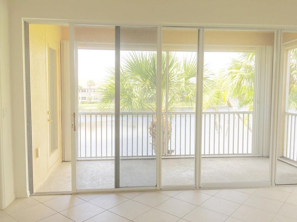 Stunning lake view on screened balcony
