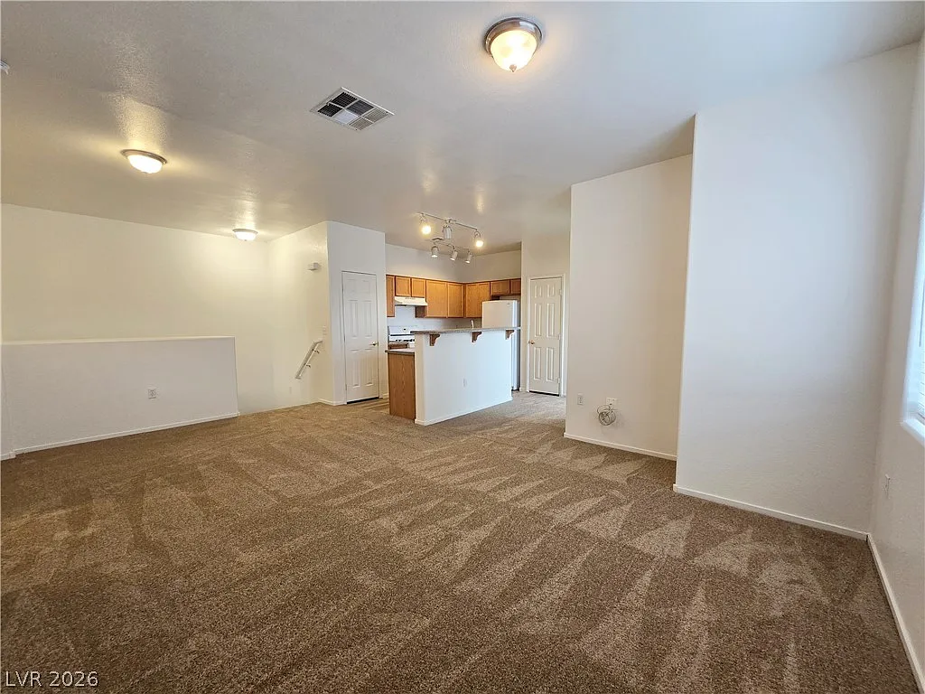 Building Photo - 6320 Desert Leaf St #201