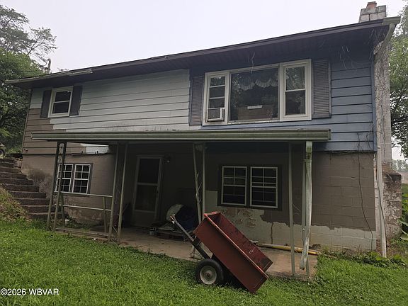 2nd image of 32 Pine Meadow Ln