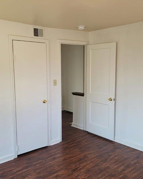 2nd image of 124 Yorke St