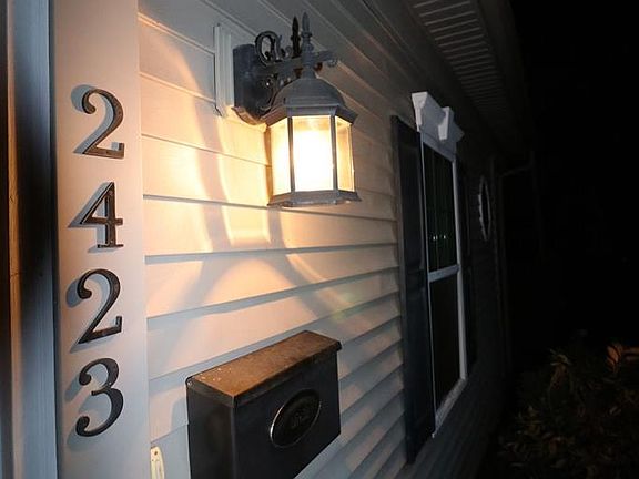 3rd image of 2423 Griffith Pl W