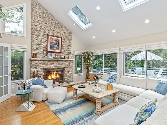 4th image of 2 Strathmore Ct
