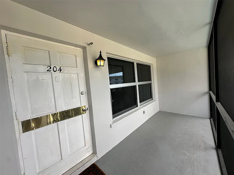 651 Pine Dr — Photo 3