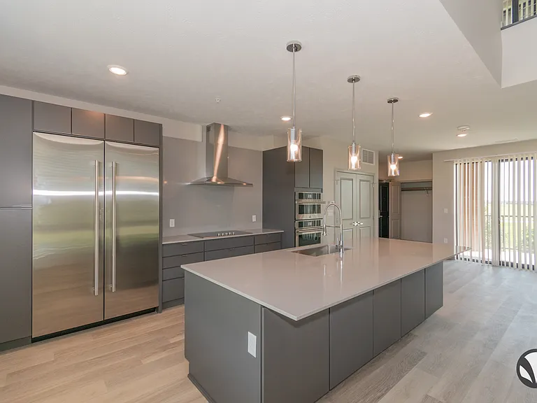 Chateau at Yankee Hill Apartments — Photo 32