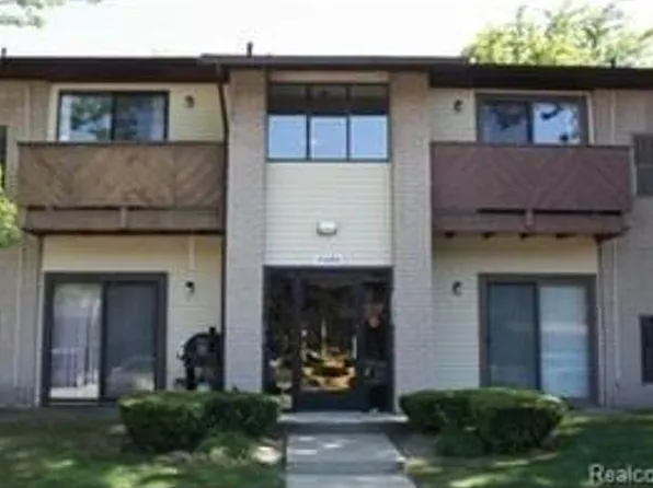 7599 Manor Cir APT 202, Westland, MI 48185