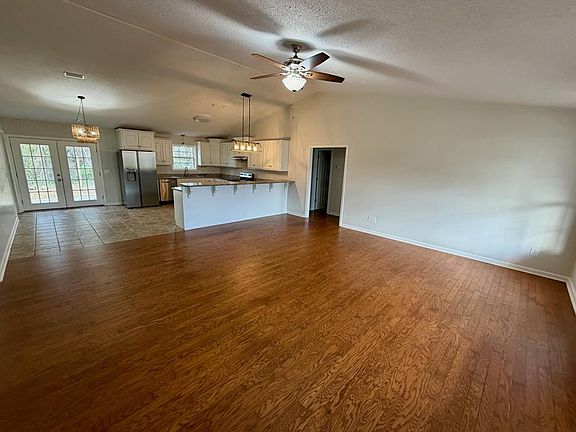 3rd image of 220 Rehobeth Way