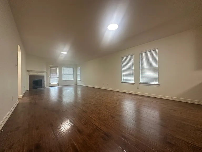 4717 Worchester Ln — Photo 4