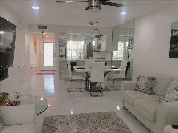 1101 Bahama Bnd APT B2, Coconut Creek, FL 33066