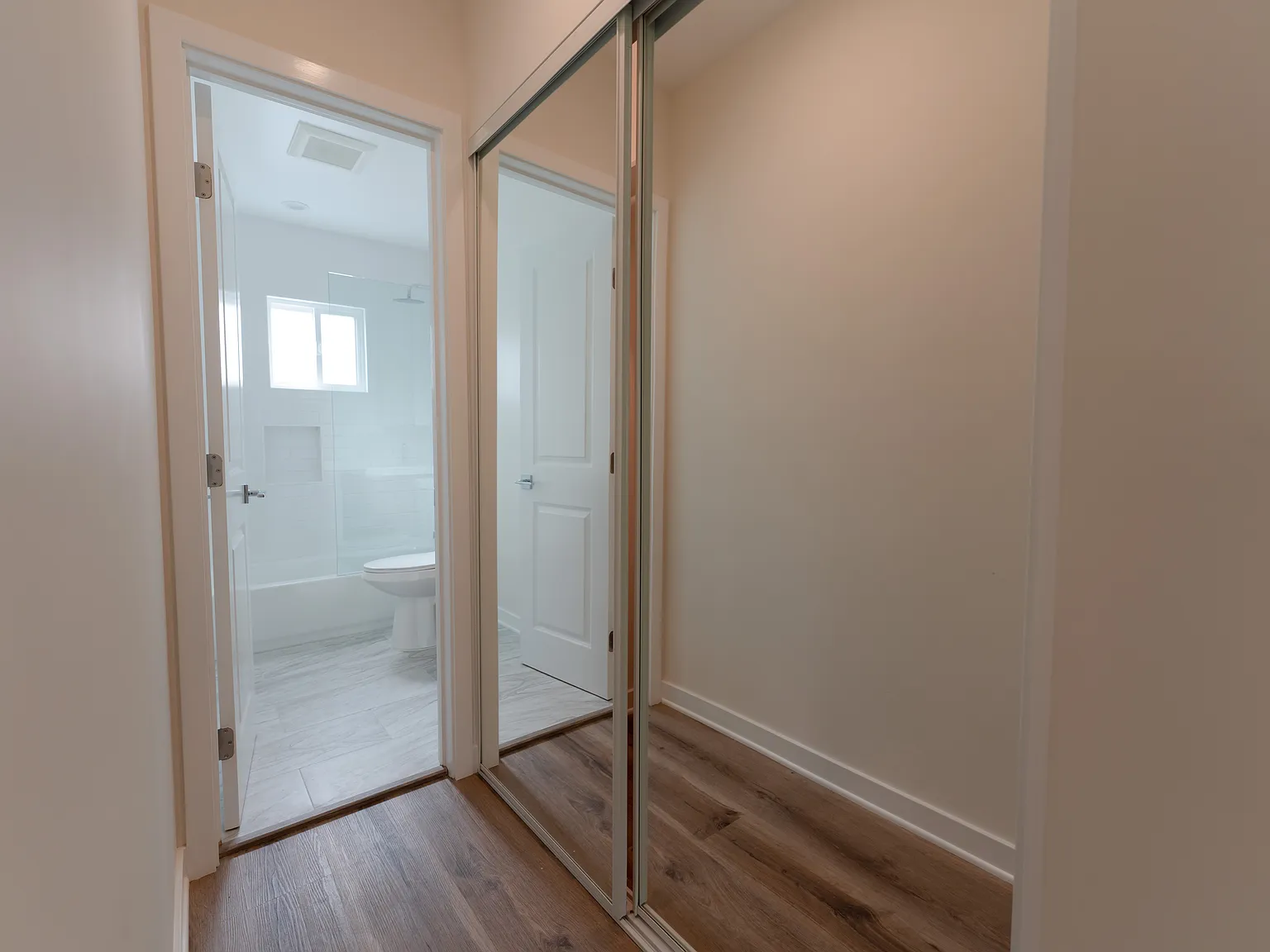 Studio, 419 sqft, $2,450 — Photo 3