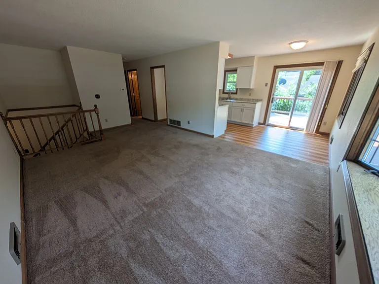 10207 Pilgrim Ln N — Photo 7