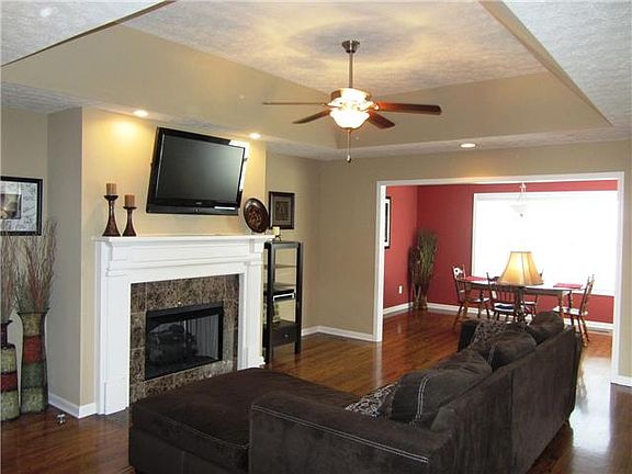 4th image of 279 Walbrook Dr