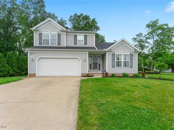 800 Collins Pond Dr, Ravenna, OH 44266