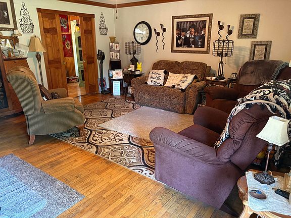 2nd image of 300 11th St SW