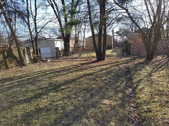 4th image of 14229 Woodlawn Ave