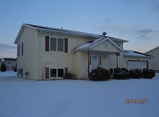 1205 Whispering Pines Dr, Delavan, WI 53115