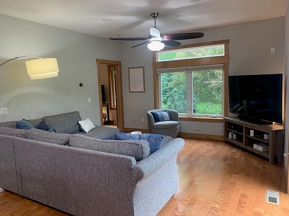 2nd image of 3184 Burke Rd