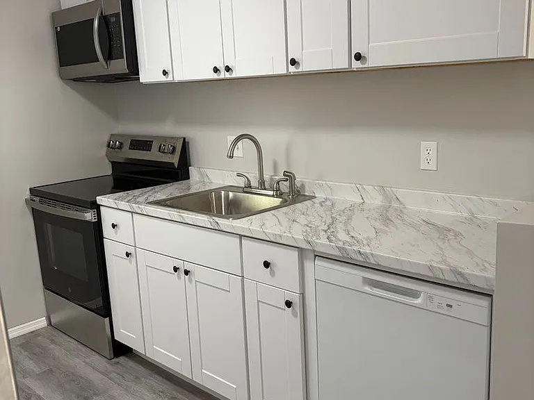 190 W Ventris Ave — Photo 5