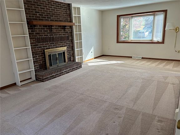 3rd image of 4085 Briarwood Dr #129