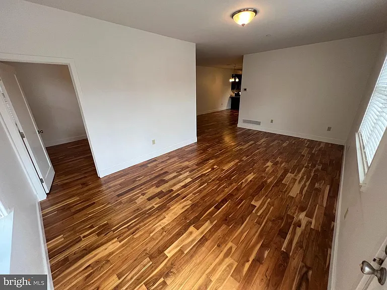 7733 Winston Rd — Photo 14