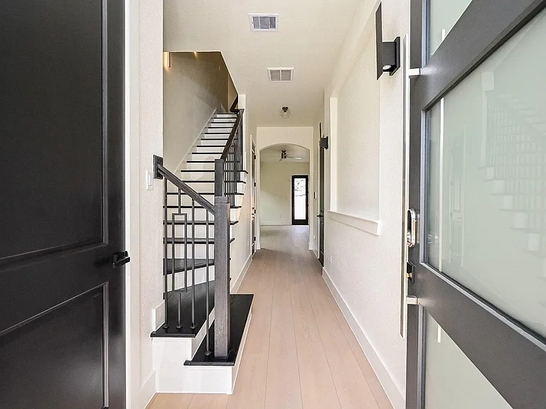 3839 Noah St #B — Photo 2