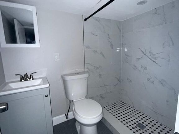 5th image of 424 Miltonia St #1L