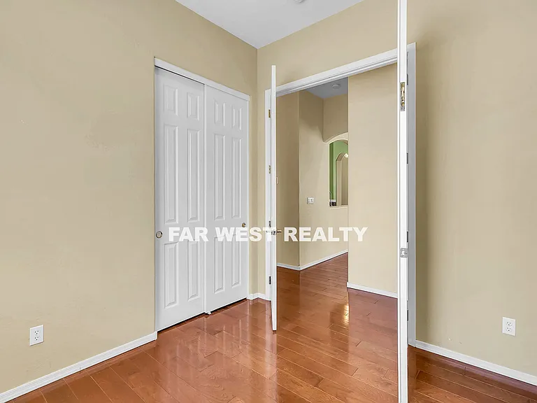6728 E Voltaire Dr — Photo 7