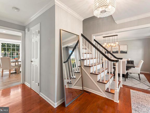 5th image of 209 Fox Hollow Dr