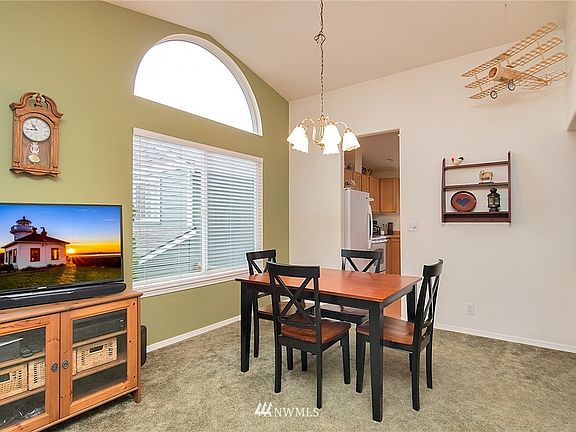 4th image of 505 Rainbow Place