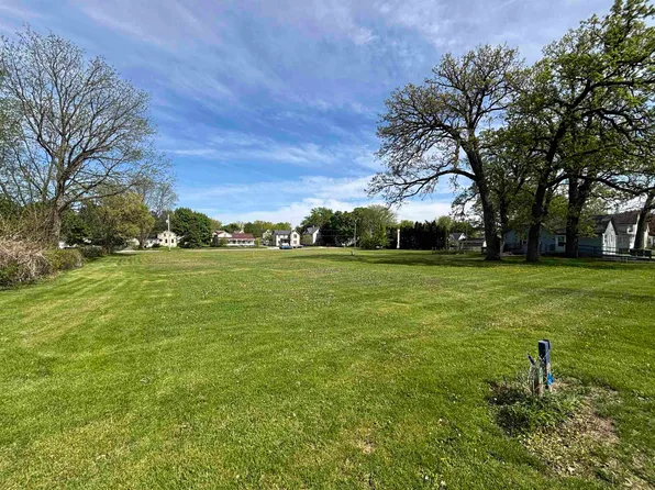609 Grove St, Fort Atkinson, WI 53538