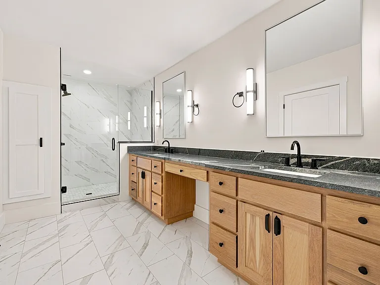 529 SW 5th St — Photo 16