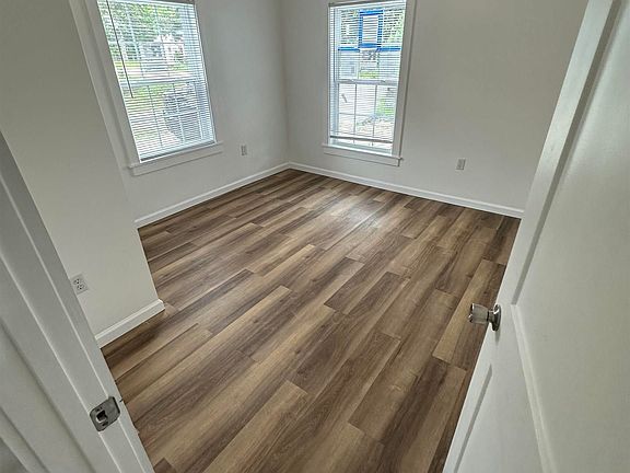 4th image of 862 Bleakley St