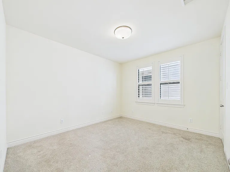 11025 Sherwood Grv — Photo 7