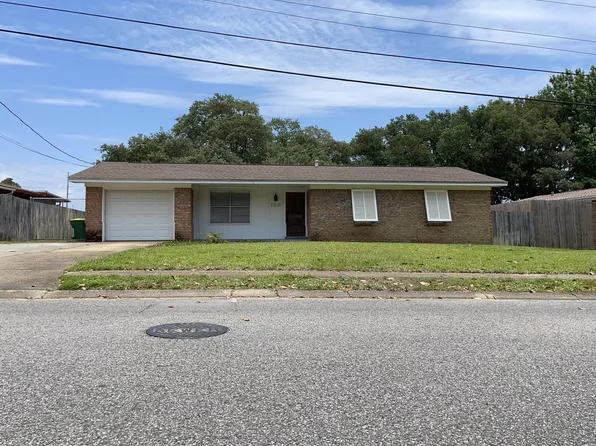 196 Brewer Cir, Mary Esther, FL 32569