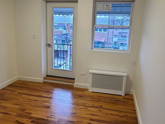 4th image of 1048 Morris Ave #2E