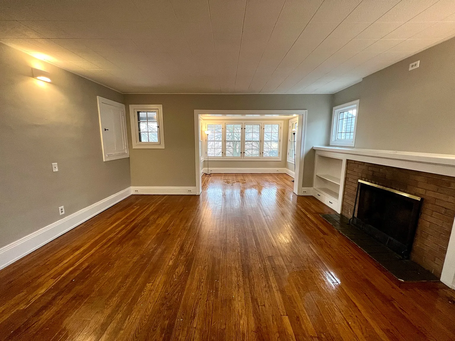 1392 Gladys Ave — Photo 3