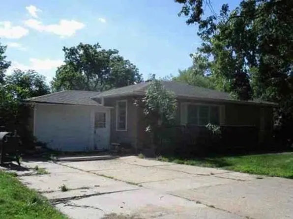 228 N 14th St, Geneva, NE 68361