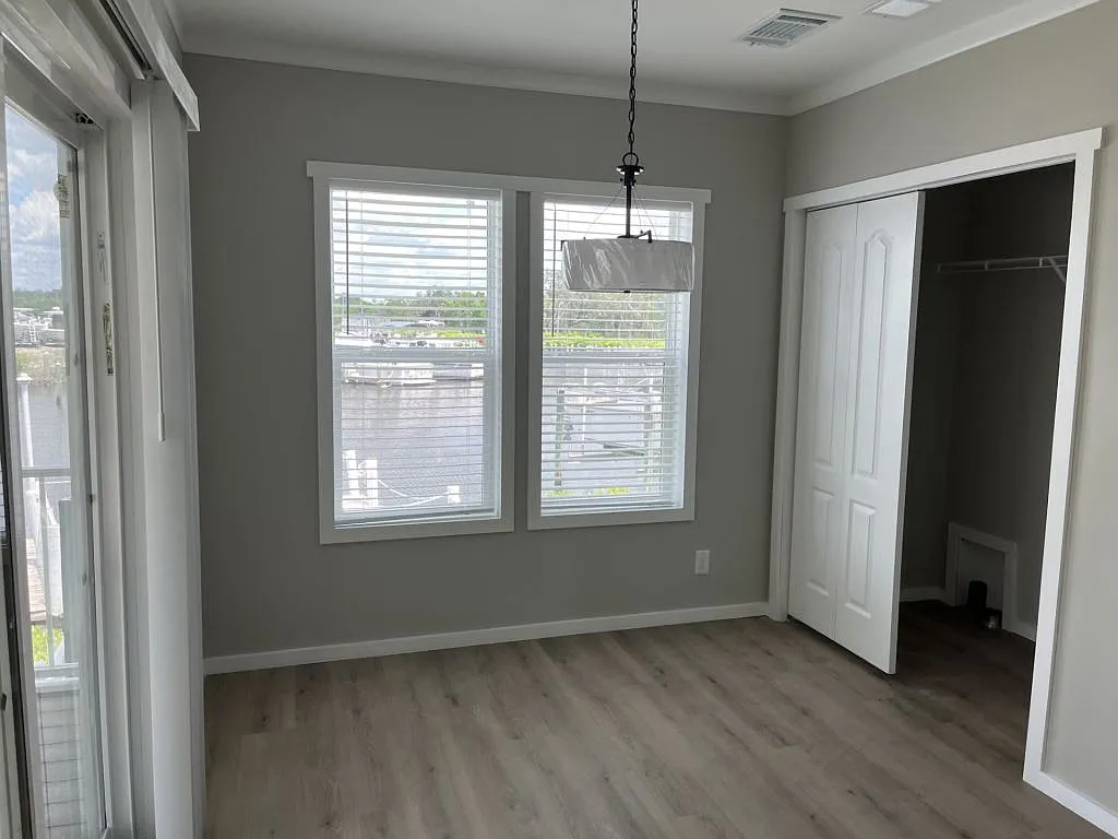 3 bed, 3.0 bath, 1460 sqft, $1,599 — Photo 4