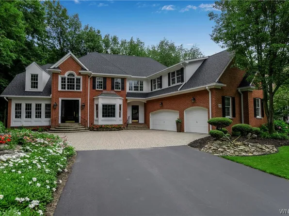 9627 Cobblestone Dr, Clarence, NY 14031