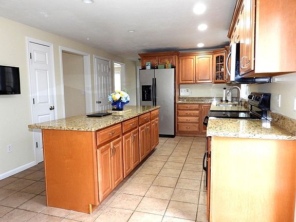 5th image of 239 Bellevue Ave
