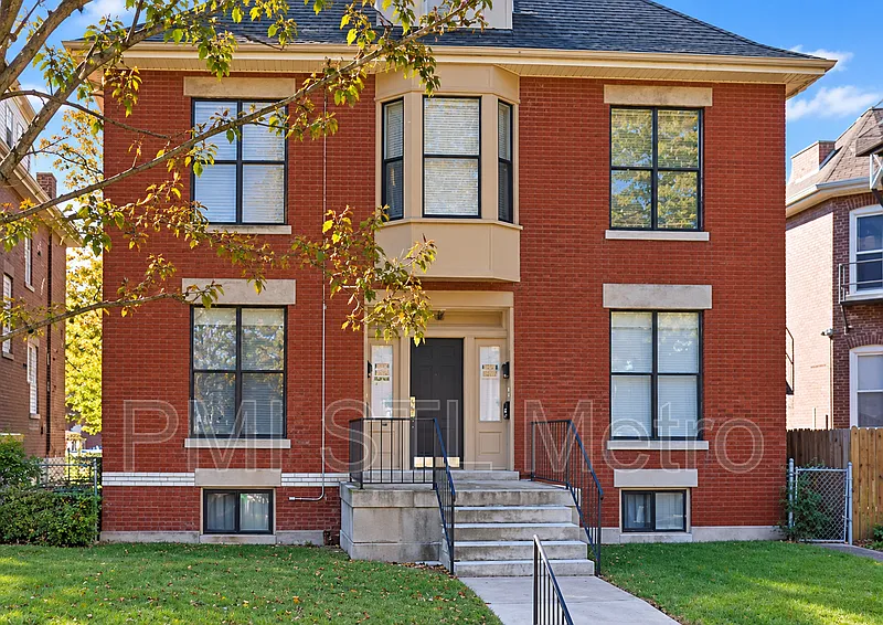 2 bed, 1.0 bath, 1000 sqft, $1,200 — Photo 1
