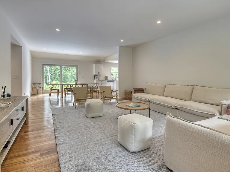 23 Crystal Dr — Photo 9