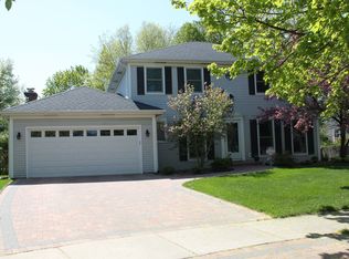 805 Fairwinds Ct, Naperville, IL 60563