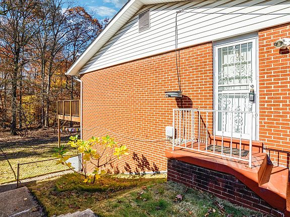 5th image of 7514 Sweetbriar Dr Unit 1