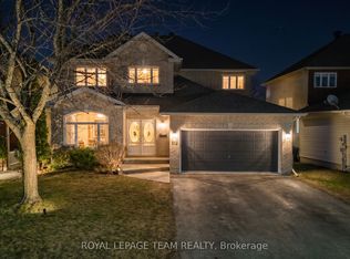 13 Shannondoe Cres, Kanata, ON K2M 2H1